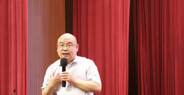张忠宝：用情怀做教育的支撑，办家门口新优质学校_腾讯新闻