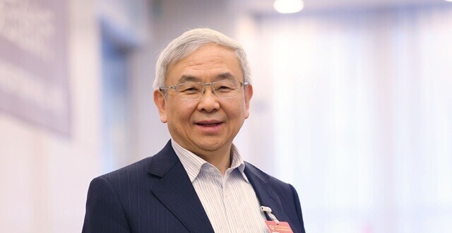 北京市政协委员李隽携院士新身份履职，关注中小学人文社科教育_腾讯新闻