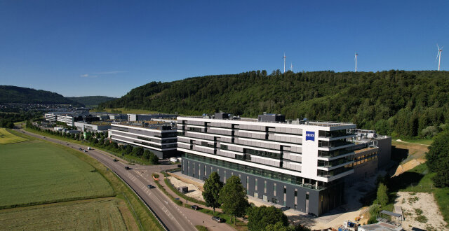 蔡司加码光学产能，全力支撑ASML EUV光刻机核心元件供应_腾讯新闻
