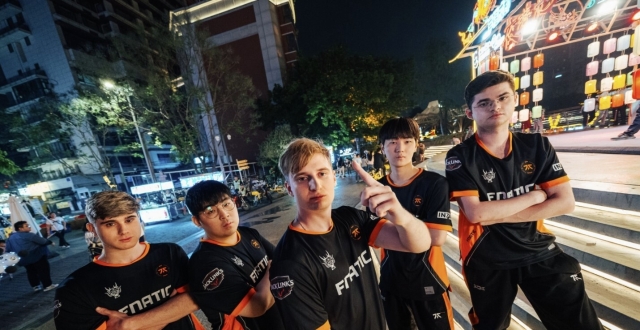 FNC2-0击败GAM，晋级胜者组！humanoid疯狂单杀_腾讯新闻