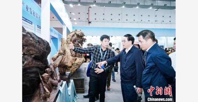 广西12地市工艺美术精品集中亮相南宁_腾讯新闻