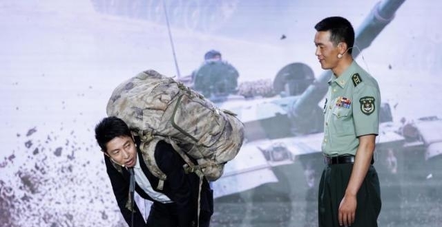 特种作战不是轻装而是重装，一般人吃不消，实战负重更是惊人_腾讯新闻