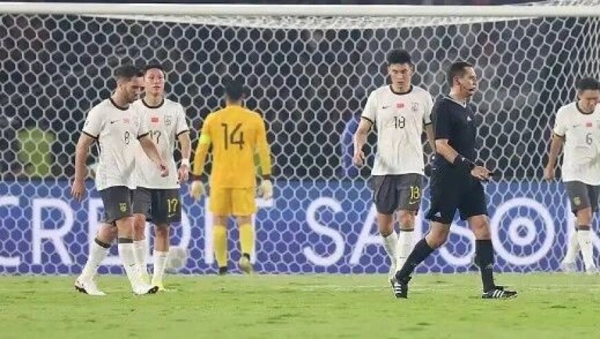 国足梦碎雅加达，彻底无缘2026年世界杯！球迷苦叹：期待下一个四年……