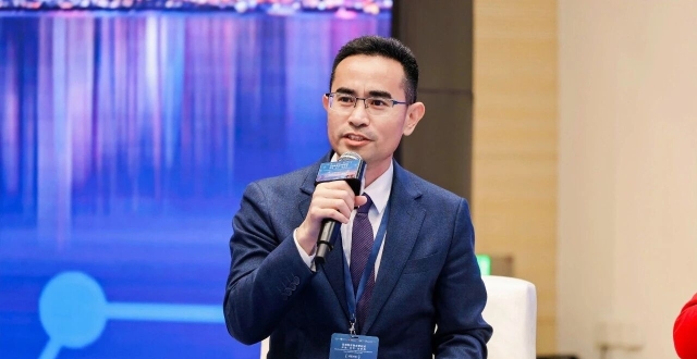 深圳这位校长履新！他曾让“幸福”成为一所学校的底色_腾讯新闻
