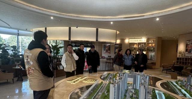 新年首日直击上海楼市：有楼盘冷清却不焦虑，有中介早八点就开张_腾讯新闻