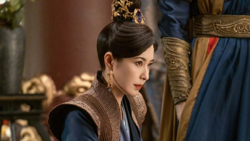 曾黎回应荧屏严母人设,夸赵丽颖内核强大,已开跳广场舞丨戏中人你可以