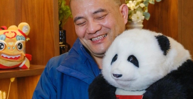 谭爷爷带着花花上春晚：绚丽的光影，在倾斜中触及心灵_腾讯新闻