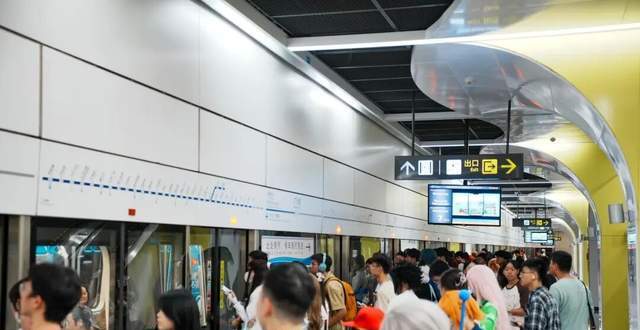 5203.26万人次！国庆假期，成都地铁客运量创多个历史新高_腾讯新闻