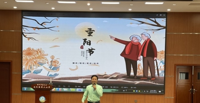 树敬老之风，促社会文明，南阳路第二小学举办退休教师重阳节主题活动_腾讯新闻