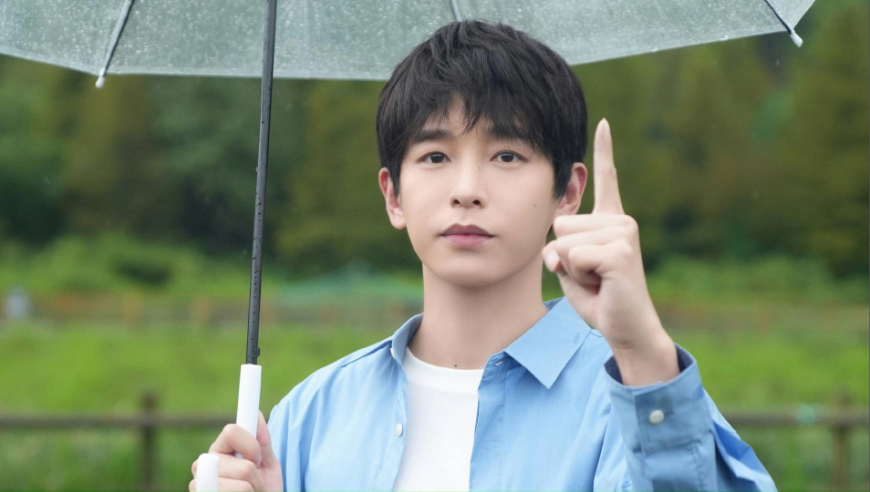 彭昱畅被狗仔爆料不守男德,背着女友搞暧昧,彭彭火速直播辟谣