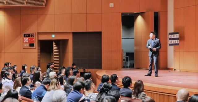 特别策划｜新国大傅强教授：全球经济展望与治理新范式的启示_腾讯新闻