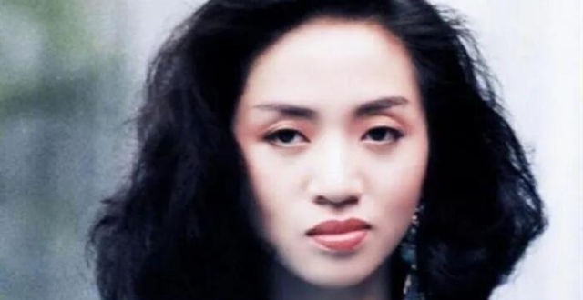 梅艳芳大哥跪地喊冤：我偷骨灰干什么