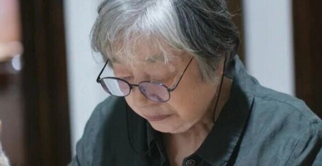 86岁畅销书作家杨本芬就“抄袭”道歉！曾获谷雨文学奖，“出圈”代表作被曝与王朔、余华等人作品高度相似_腾讯新闻