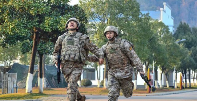火箭军：两战士军事训练成绩不合格，评优评先资格被否决缩略图
