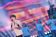“远方的流浪，身边的美好，”陈立农深情演绎《青春为名》_腾讯新闻