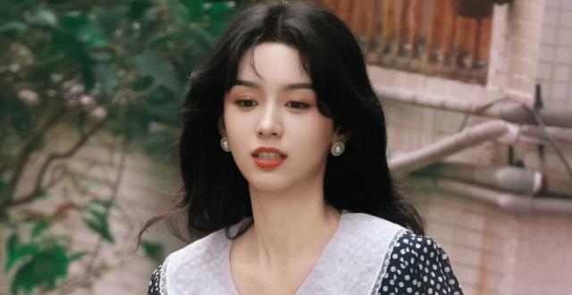 周也《你好1983》路透曝光！复古美人太惊艳，九五花们各有千秋！_腾讯新闻