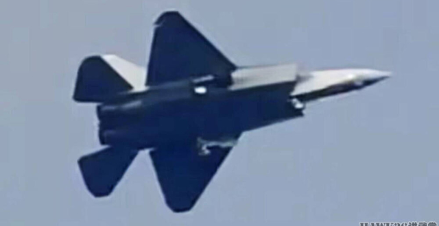 海外谈中国：歼-31陆基型隐形战斗机新照片出现 国内国外都需要_腾讯新闻