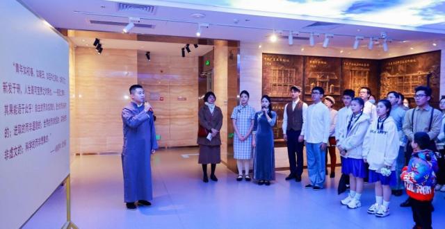 中共三大会址纪念馆倾情打造：《探索与抉择》移动剧场首演_腾讯新闻