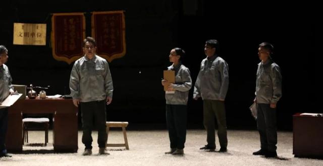 拐子湖气象站事迹“变”话剧？《大漠恒星》首演成功！_腾讯新闻