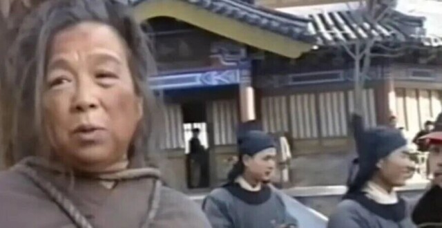 李明启拍《水浒传》时五花大绑采访