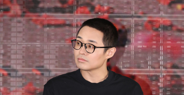 Pékin : L'équipe du film Le Festin de Long et des journalistes étrangers célèbrent la paix
