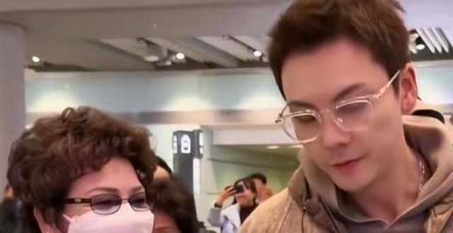 陈伟霆妈妈飞北京看孙子！婆媳第一次见面，何穗大胆拍辣照迎接！_腾讯新闻