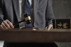 16岁女生已服刑又被追诉漏罪，数罪并罚获刑12年，漏罪一般如何被发现？和新罪有哪些区别？