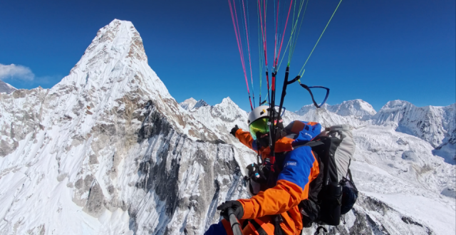 我国登山者创造阿玛达布拉姆峰滑翔纪录 张京：很骄傲以中国人身份完成挑战腾讯新闻 