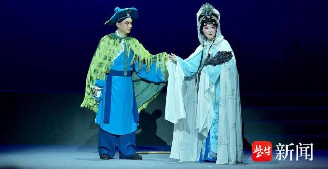扬剧《袁樵摆渡》上海中国大戏院精彩上演，为江苏省艺术基金年度资助项目_腾讯新闻