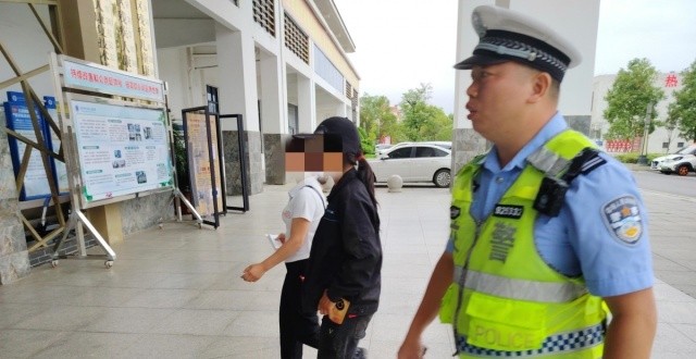 情况紧急！来宾一女子遭毒蛇咬伤，来宾交警开启“绿波护航”_腾讯新闻