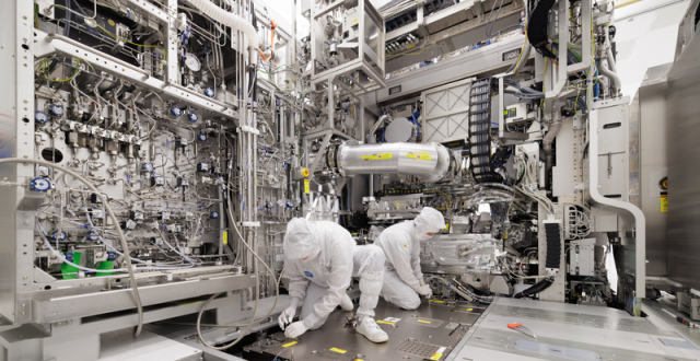 ASML一季度超预期，明年EUV光刻机出货量将提升至80台_腾讯新闻