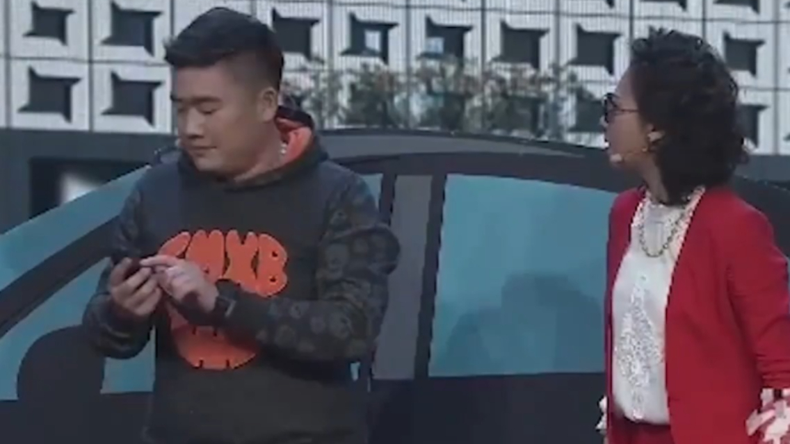 小品《谁扔的》太逗了，一个“扔”字竟能整出这么多奇葩事儿！_腾讯新闻