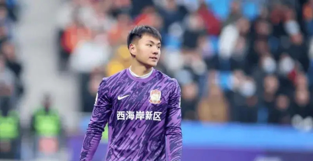 足球报：杨希新赛季大概率离队，但门将李昊会留下_腾讯新闻