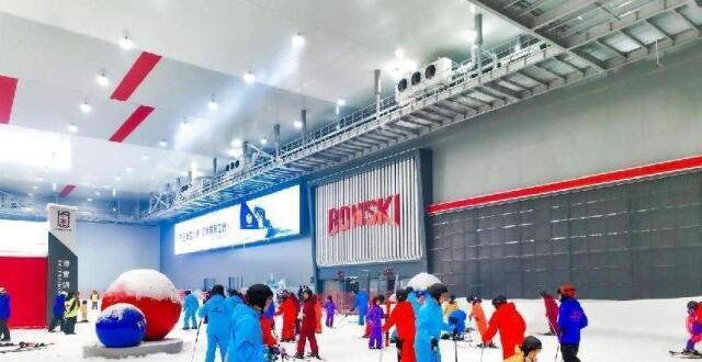 燃情开板 共赴冰雪之约 冬奥冠军徐梦桃亲临“古都里的滑雪场”西安热雪奇迹正式开业_腾讯新闻