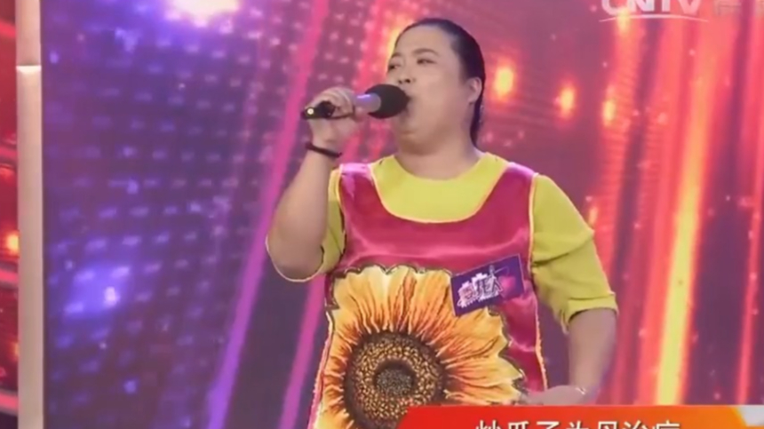 山东大姐边炒瓜子边唱歌！一首《向天再借五百年》，浑厚嗓音征服全场_腾讯新闻
