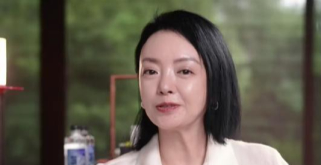 王中磊妻子王晓蓉：家道中落后做自媒体，谈“女人怎么嫁入豪门”的标准_腾讯新闻