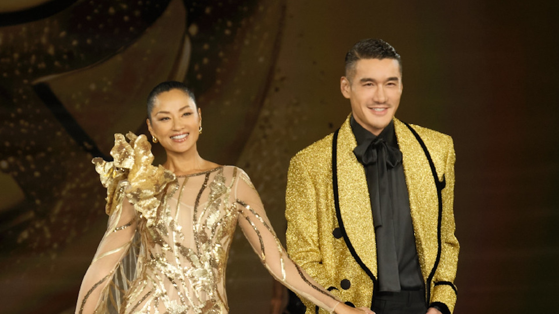 瞿颖胡兵北京春晚演绎神仙友情，被问为什么没在一起，回应我们这样挺好_腾讯新闻