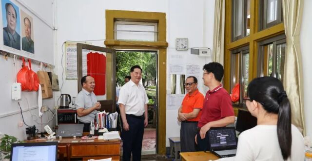 中国工程院院士李元元（梅州籍），回校参观指导_腾讯新闻