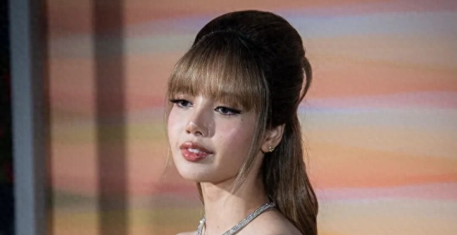 看了刘亦菲、赵露思和Lisa，才知道网红脸和明星脸的差距有多大_腾讯新闻