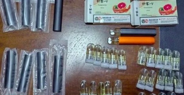 “上头电子烟”竟然与毒品有关？含有这种成分就是贩毒_腾讯新闻