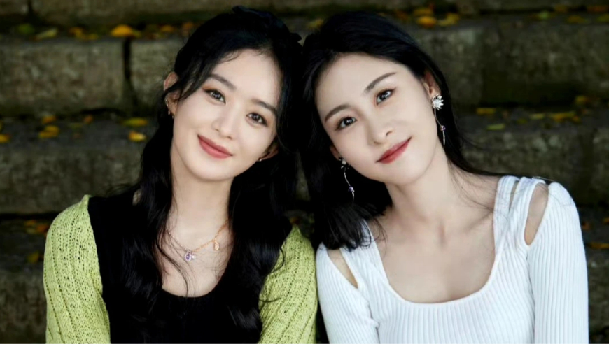 赵丽颖看张碧晨演唱会,拿着相机化身站姐,穿应援服比心好有爱
