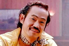 港片黄金配角|元华:功夫高过成龙,被李小龙视为接班人,跑龙套几十年