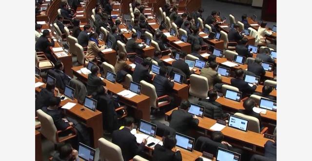专家分析丨韩国执政党党首态度为何一夜之间发生转变？_腾讯新闻