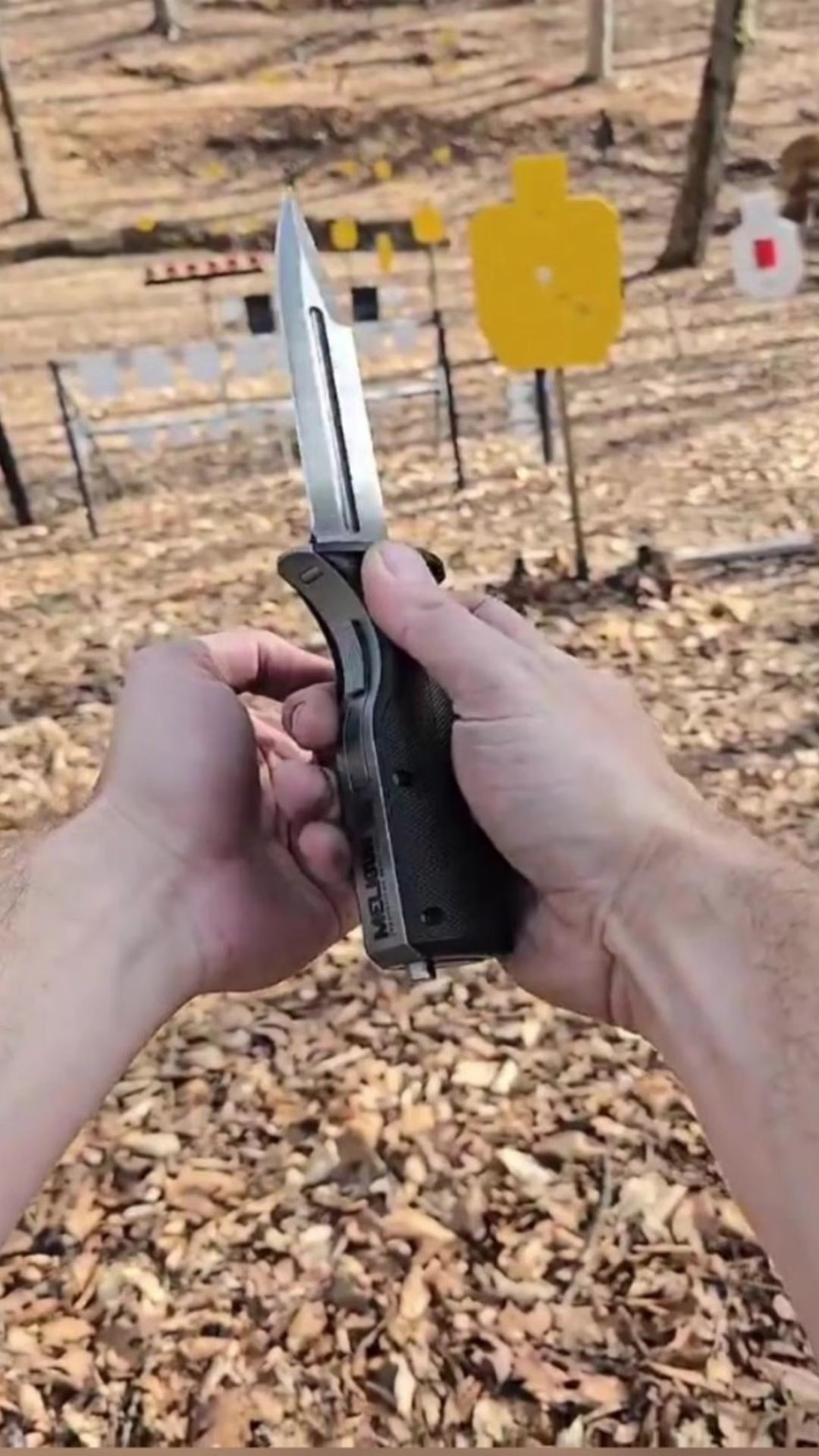 转轮式匕首枪，能射能刺远近皆宜_腾讯新闻