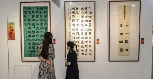 浦东新区第二届青年书法篆刻作品展开幕，即日起至7月25日市民可前往免费观展_腾讯新闻