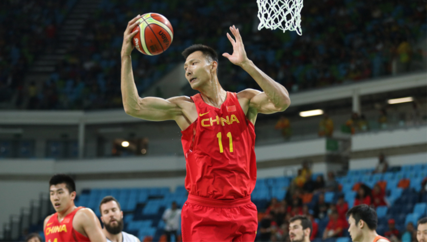 易建联生涯十佳球:08年北京奥运会隔扣安东尼居首