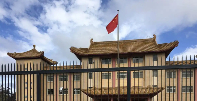 中使馆提醒在刚中国公民尽快撤离