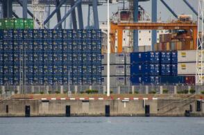 Cross-Border E-Commerce in the Face of Tariff Disputes