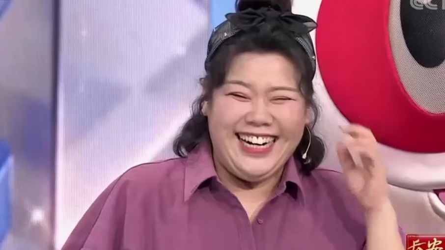小胖妞看到小尼秒变“小迷妹”，在现场激动不已，逗乐其他选手_腾讯新闻