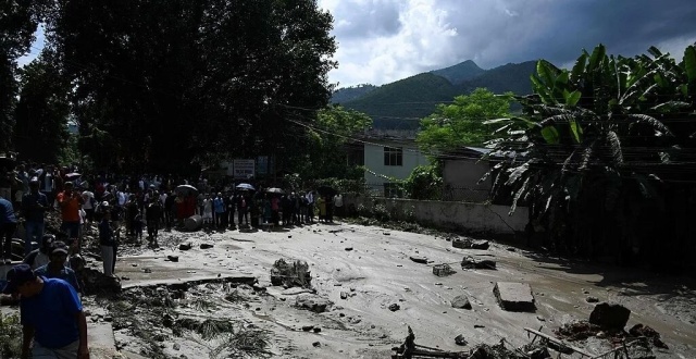 尼泊尔山洪死亡人数升至 270 人，826 人失联，目前当地情况怎么样？